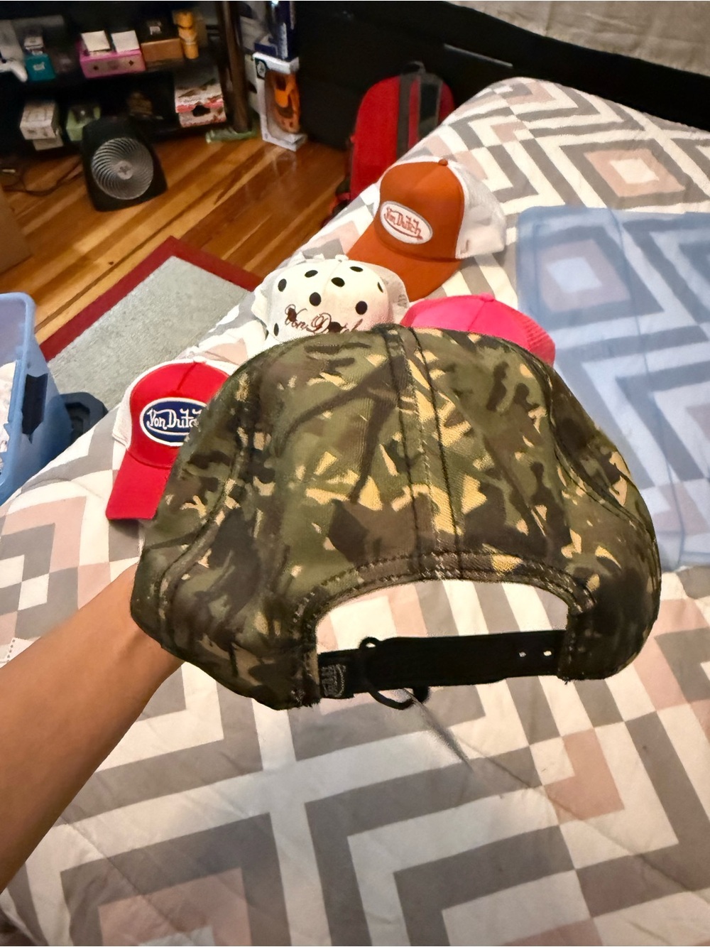 Von Dutch Pink Logo Tag on Camouflage Backdrop - Picture 2 of 5